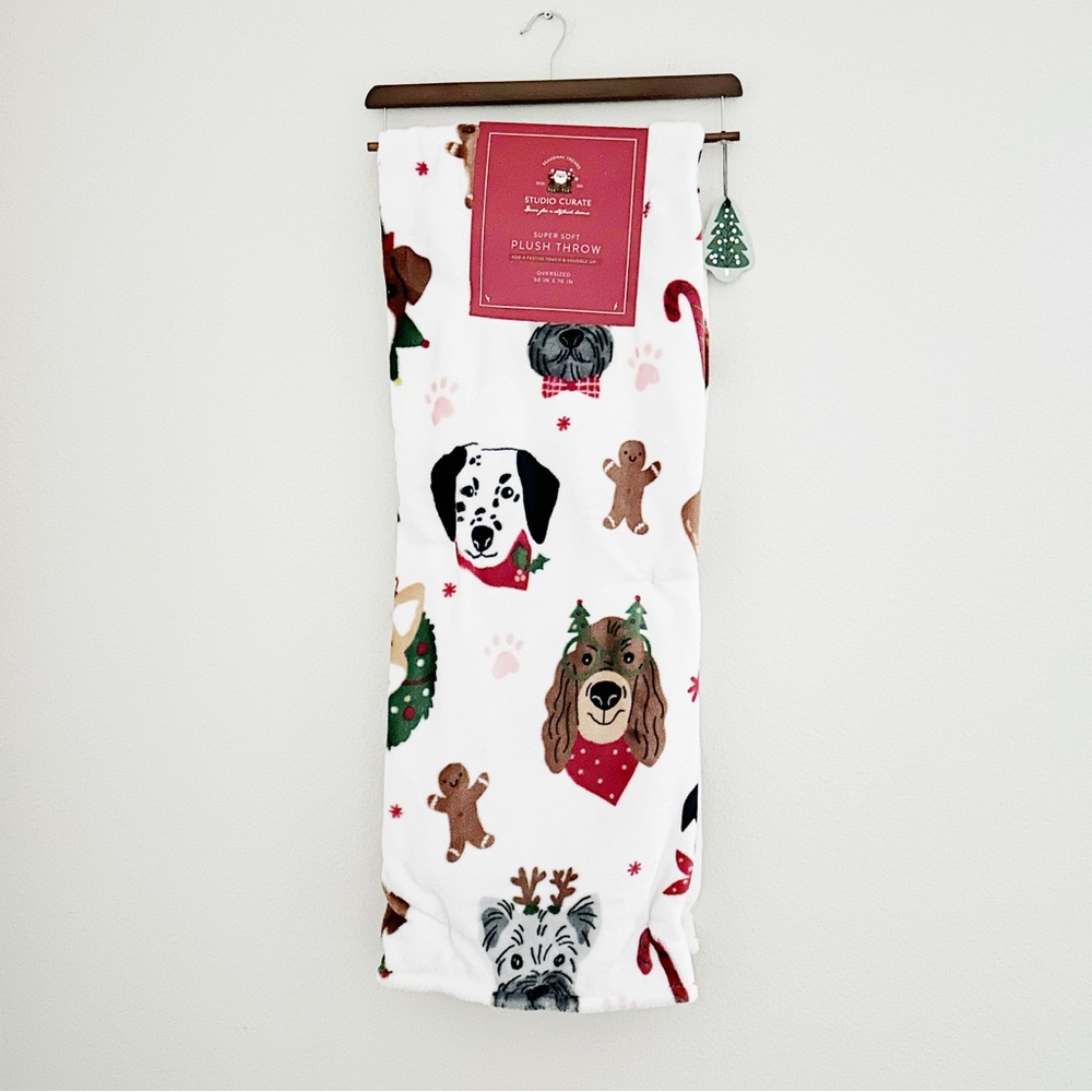 NEW Christmas Dogs & Gingerbread Man Cookies Plush Blanket